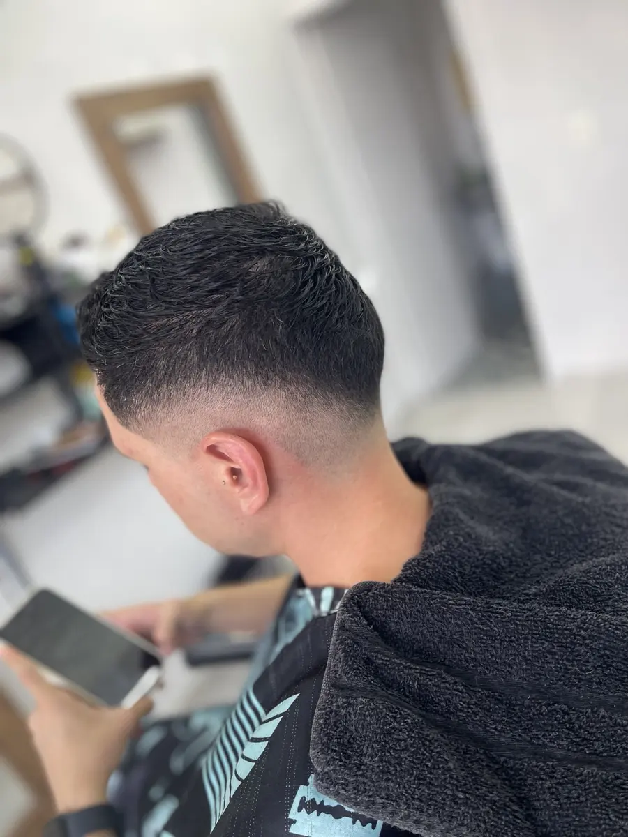 fade limpio realizado en Bronze Barber Shop