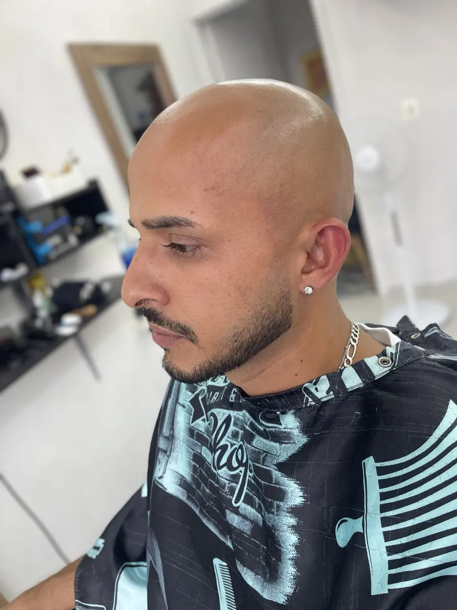 perfilado de barba realizado en Bronze Barber Shop